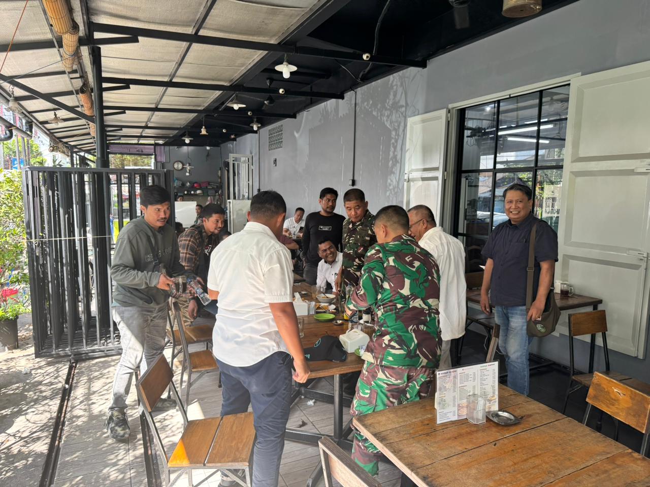 Pangdam Hasanuddin Turun Langsung Dengarkan Warga, Stabilitas dan Penanganan Banjir Jadi Prioritas
