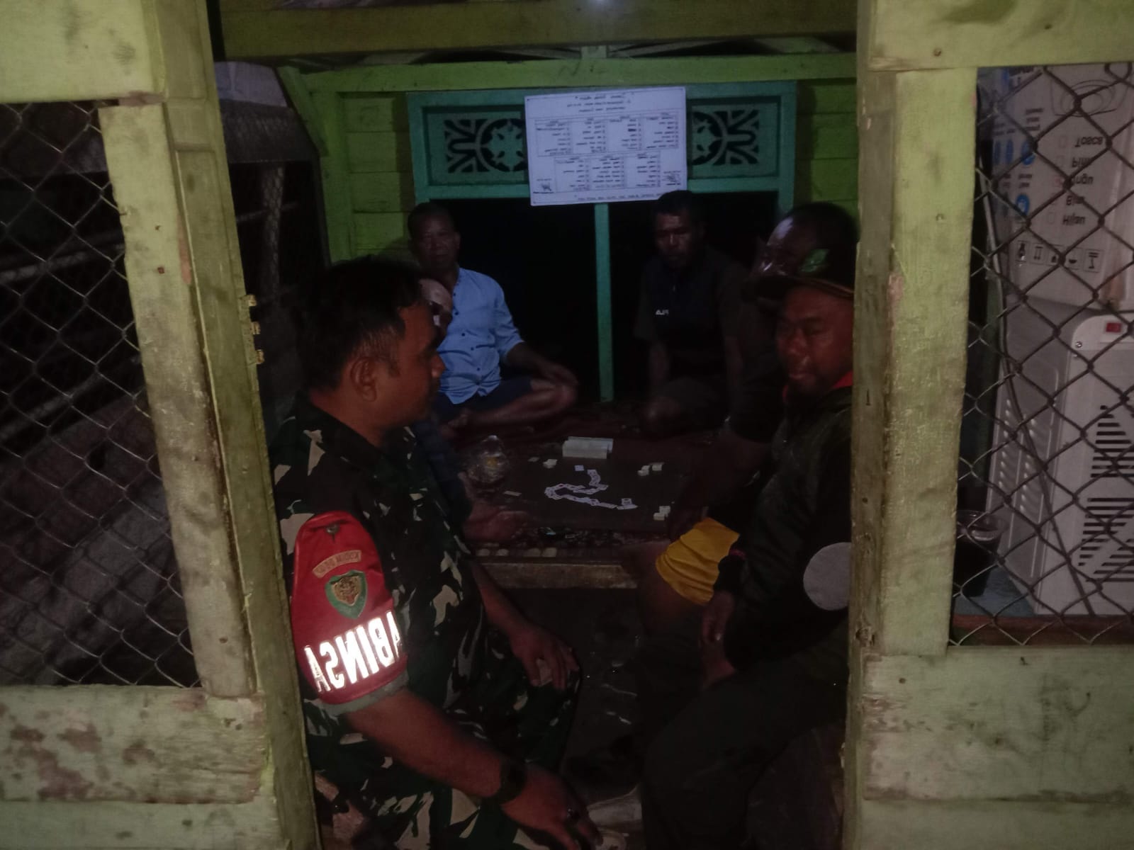 Kopka Ifan Herawan Babinsa Warudoyong Intensifkan Patroli Malam, dan Komsos Ajak Warga Tingkatkan Kepedulian Kamtibmas