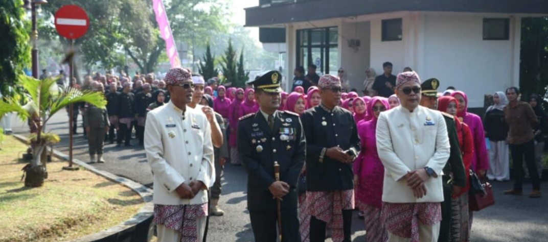 Danrem 062/Tn Menghadiri Prosesi Ngarak Pataka dan Rapat Paripurna Istimewa DPRD Kabupaten Ciamis