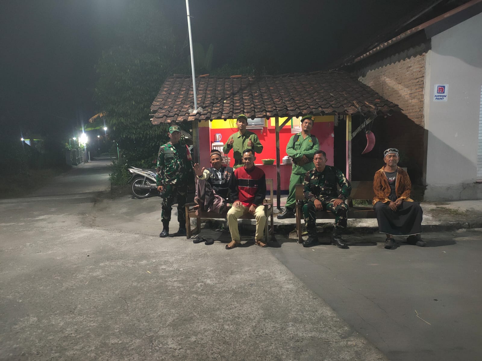 Koramil 09/Prambanan Klaten Dan Warga Randusari Bersinergi Menjaga Keamanan Lingkungan