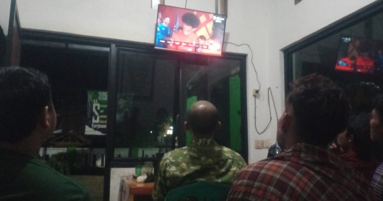 Nobar Piala Dunia di Koramil Pacet: Kebersamaan TNI-Rakyat Terjalin Erat