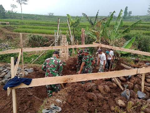 Kodim 0624/Kab. Bandung Lanjutkan Pembangunan Jembatan Gantung Perintis Garuda Tahap V di Desa Pangguh