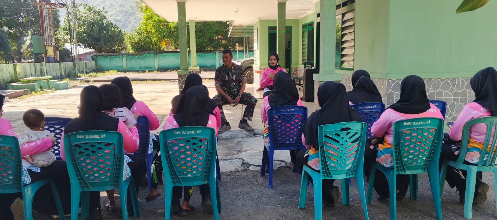 Danramil 1614-03/Hu'u Perkuat Mental Persit, Ajak Bijak Bermedia Sosial dan Bangun Keluarga Harmonis