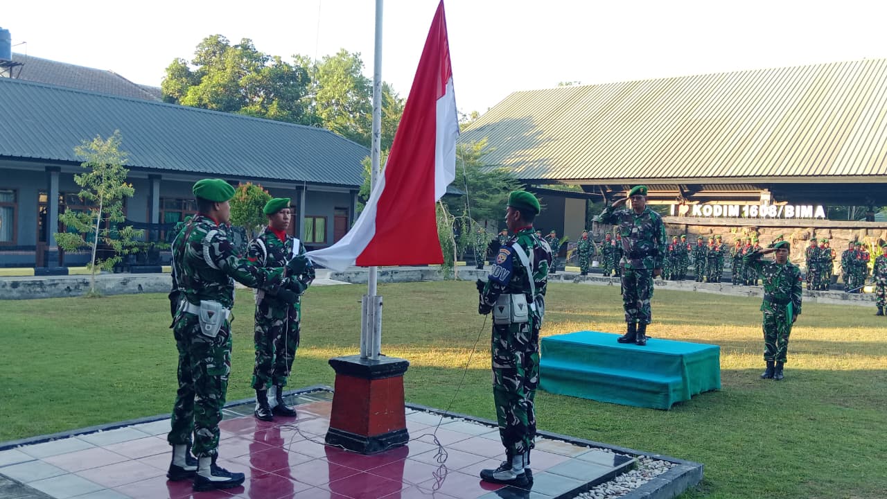 Kasdim 1608/Bima Bacakan Amanat Pangdam IX/Udayana, Soroti Disiplin, Kesehatan, dan Reformasi Birokrasi