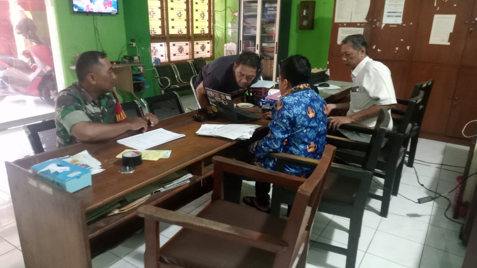 Babinsa Dan Perangkat Kelurahan Klaten Tingkatkan Kolaborasi Untuk Mendukung Kondusifitas Wilayah