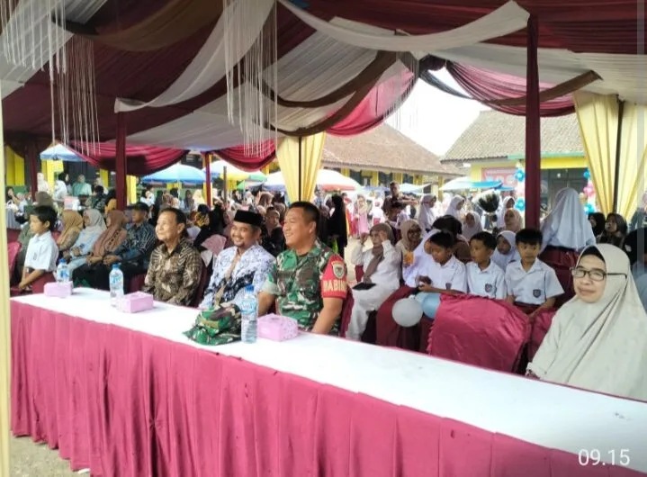 Babinsa Koramil 2206/Parakansalak Hadiri Acara Perpisahan Siswa Kelas VI SDN 2 Parakansalak