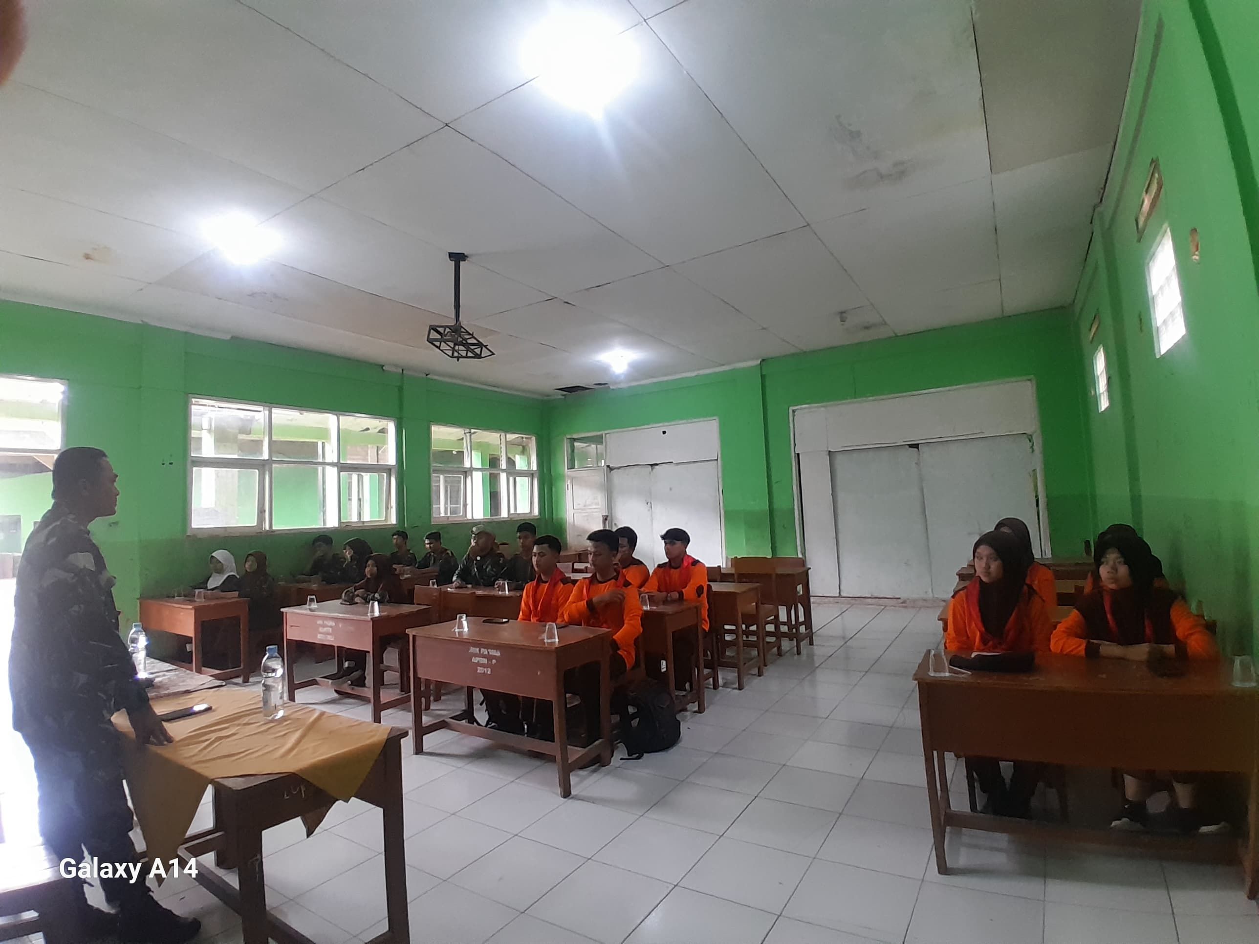 Babinsa Koramil 2404/Majalaya Berikan Materi Krida Survival pada Latihan Gabungan Saka Wira Kartika dan Saka Bhayangkara
