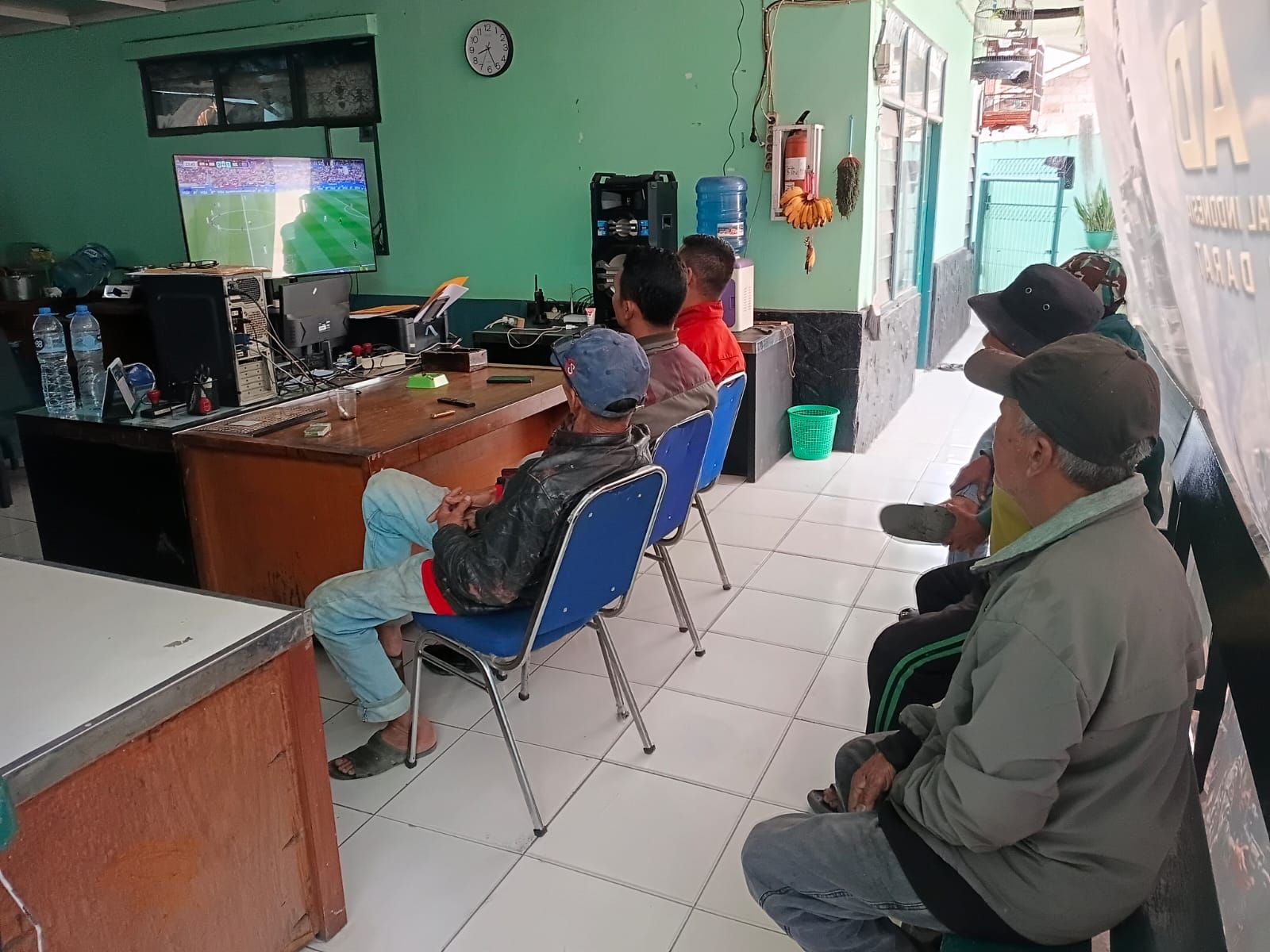 Nobar Piala Dunia di Koramil Margahayu, Kebersamaan TNI-Warga Semakin Erat
