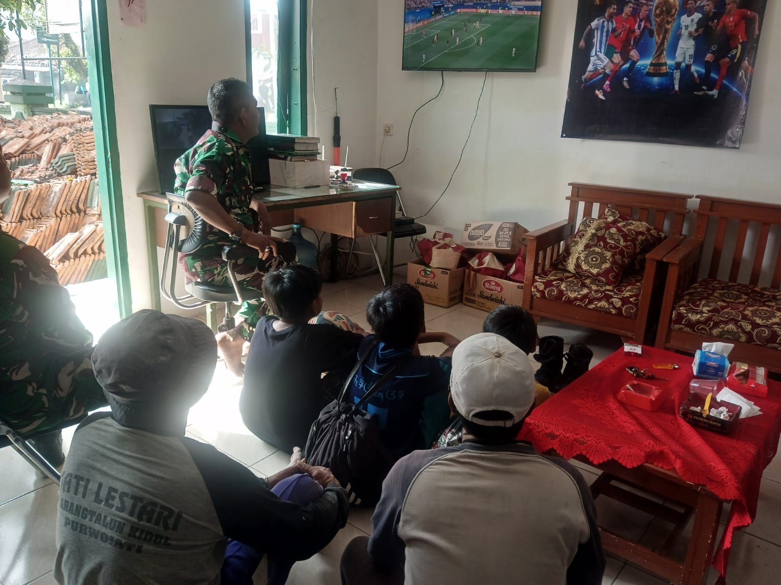 Nobar Pertandingan Sepakbola Piala Dunia 2026 Di Makoramil 2411/Soreang