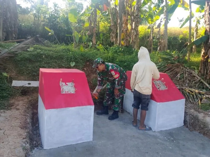 Babinsa Koramil 2213/Jampangkulon Gotong Royong Bersama Warga Laksanakan Bakti Pembangunan Jembatan Garuda
