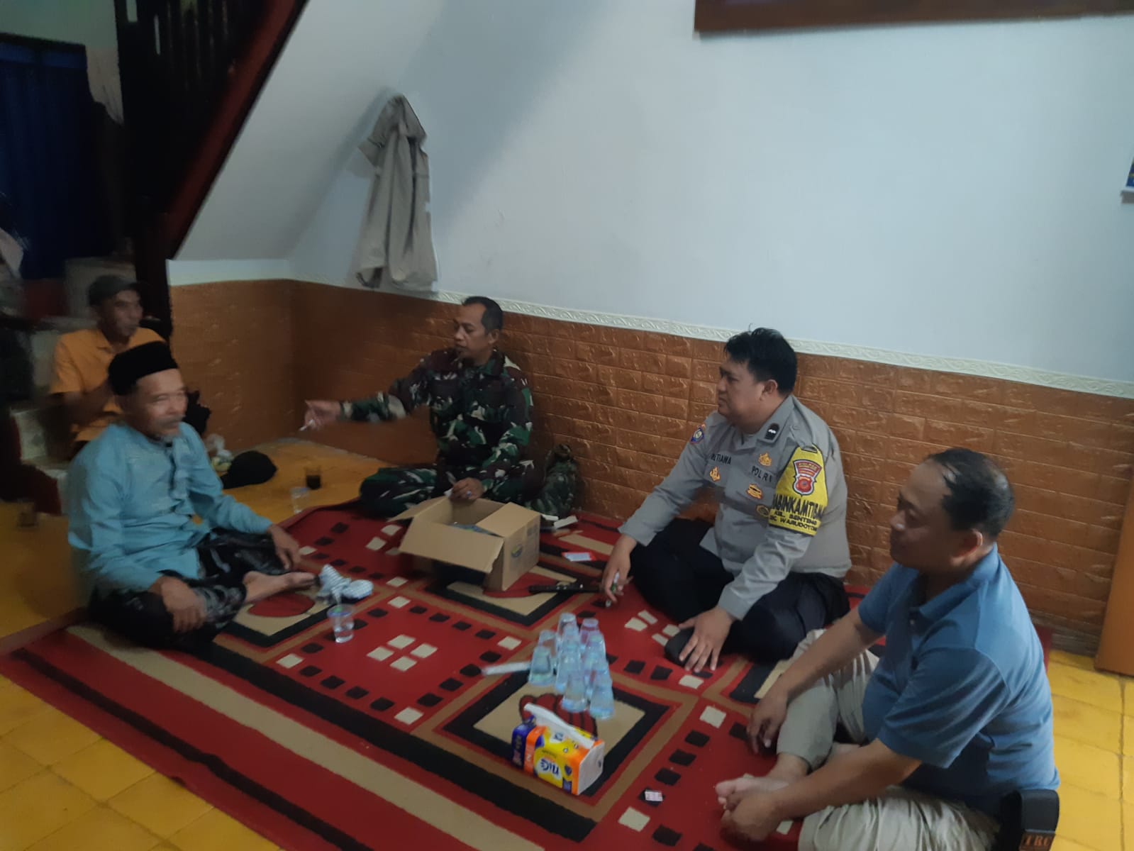 Babinsa Kelurahan Benteng Jalin Komsos dengan Tokoh Agama Bahas Peringatan 1 Muharam 1448 H