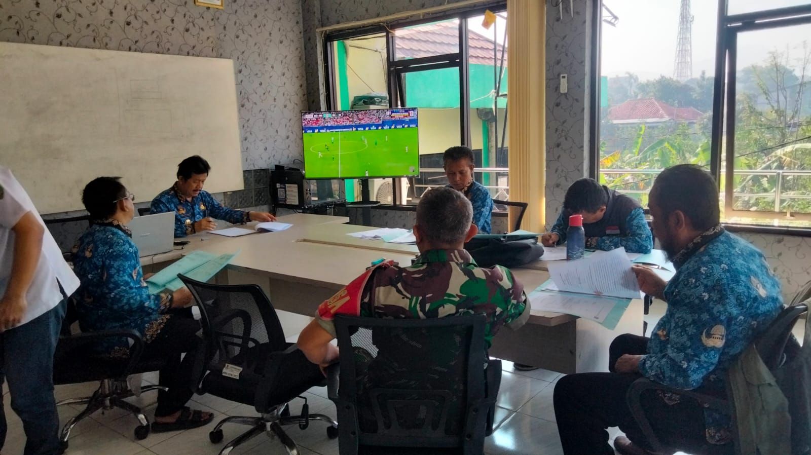 Koramil 2413/Cilengkrang Melaksanakan Nobar Piala Dunia 2026