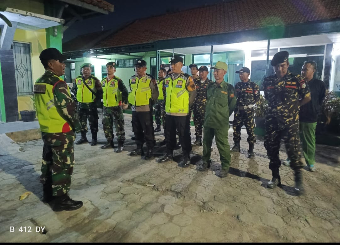 Patroli Gabungan Koramil 10/Dukuhturi dan Unsur Kamtibmas Jaga Keamanan Wilayah Selama Libur Sekolah