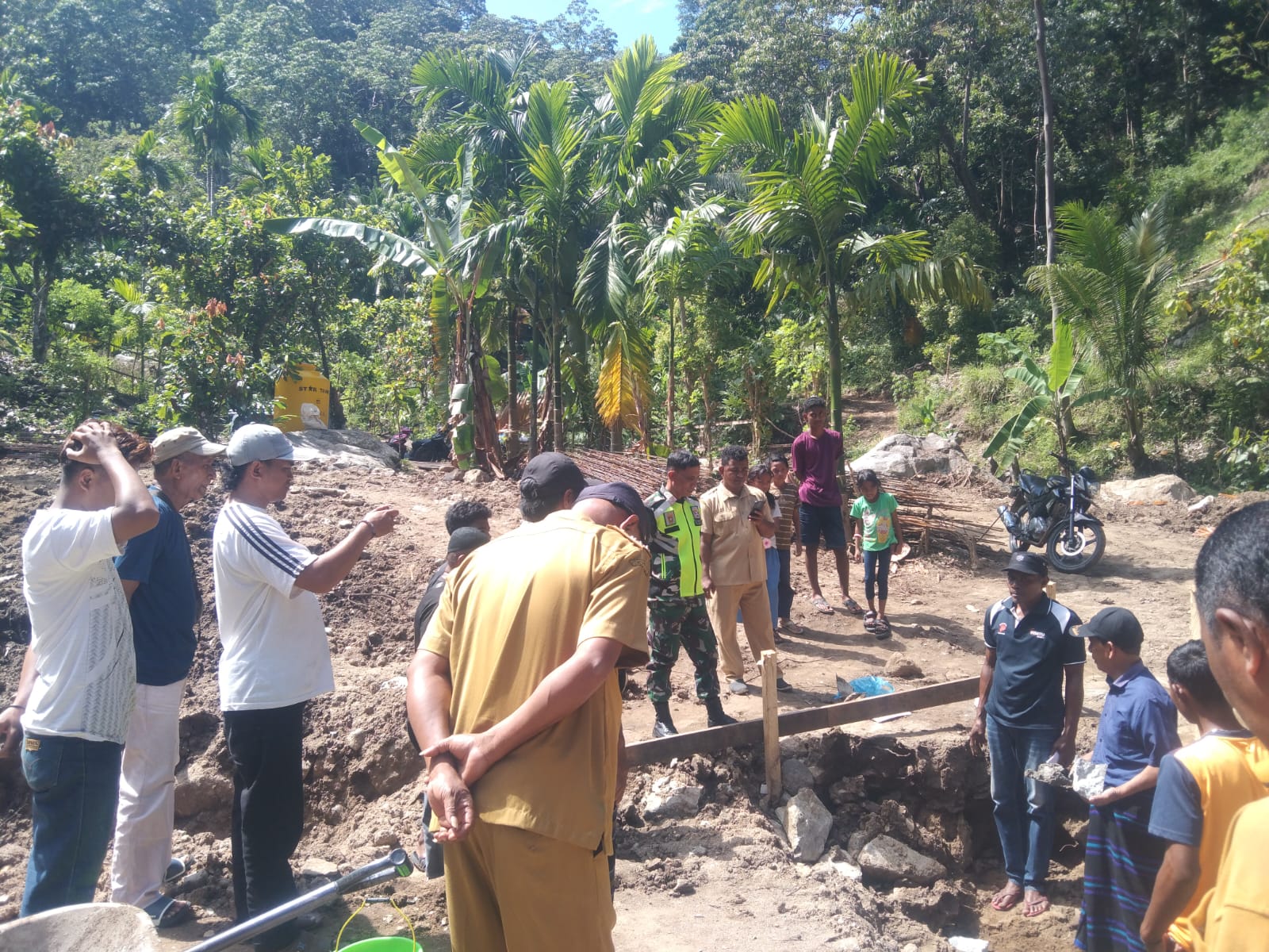 Diawali Prosesi Adat, Pembangunan Koperasi Merah Putih Resmi Dimulai di Wolowaru