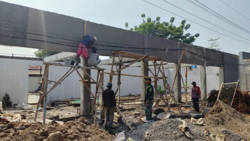 Babinsa Koramil 2202/Palabuhanratu Laksanakan Pengawasan Pembangunan Koperasi Desa Citepus