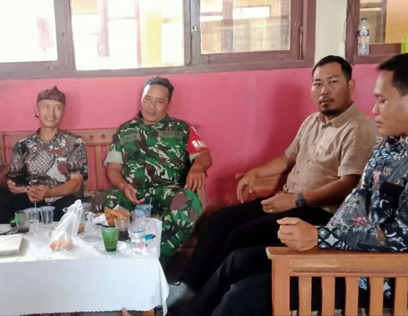 Danramil 2207/Jampangtengah Bersama Forkopimcam Laksanakan Musyawarah dan Pemantauan Program Makan Bergizi Gratis