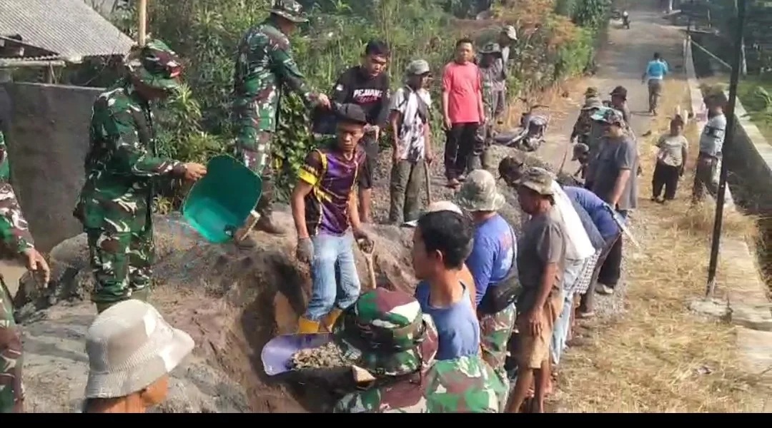 Hebat! Warga dan TNI Bersatu, Pembangunan Jembatan Sukasari Dikebut Lewat Gotong Royong