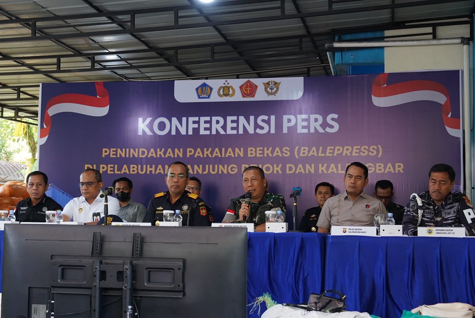 Hadiri Konferensi Pers Penyelundupan Ballpres, Kasdam XII/Tpr Tegaskan Sinergisitas Jaga Perbatasan Kalbar