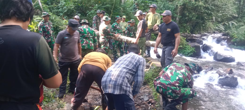 Kodim 1609/Buleleng Gandeng Pelajar dan Warga Hijaukan Kawasan Hutan Desa Panji