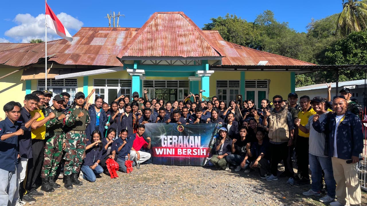 Gerakan Wini Bersih, Satgas Pamtas Yonarhanud 2 Kostrad Bersama Unsur Mahasiswa dan Instansi Gelar Aksi Peduli Lingkungan