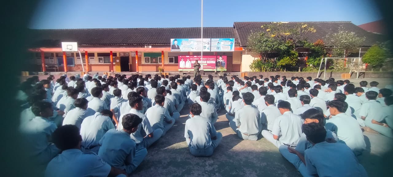 Babinsa Tanamkan Semangat Kebangsaan kepada 600 Pelajar