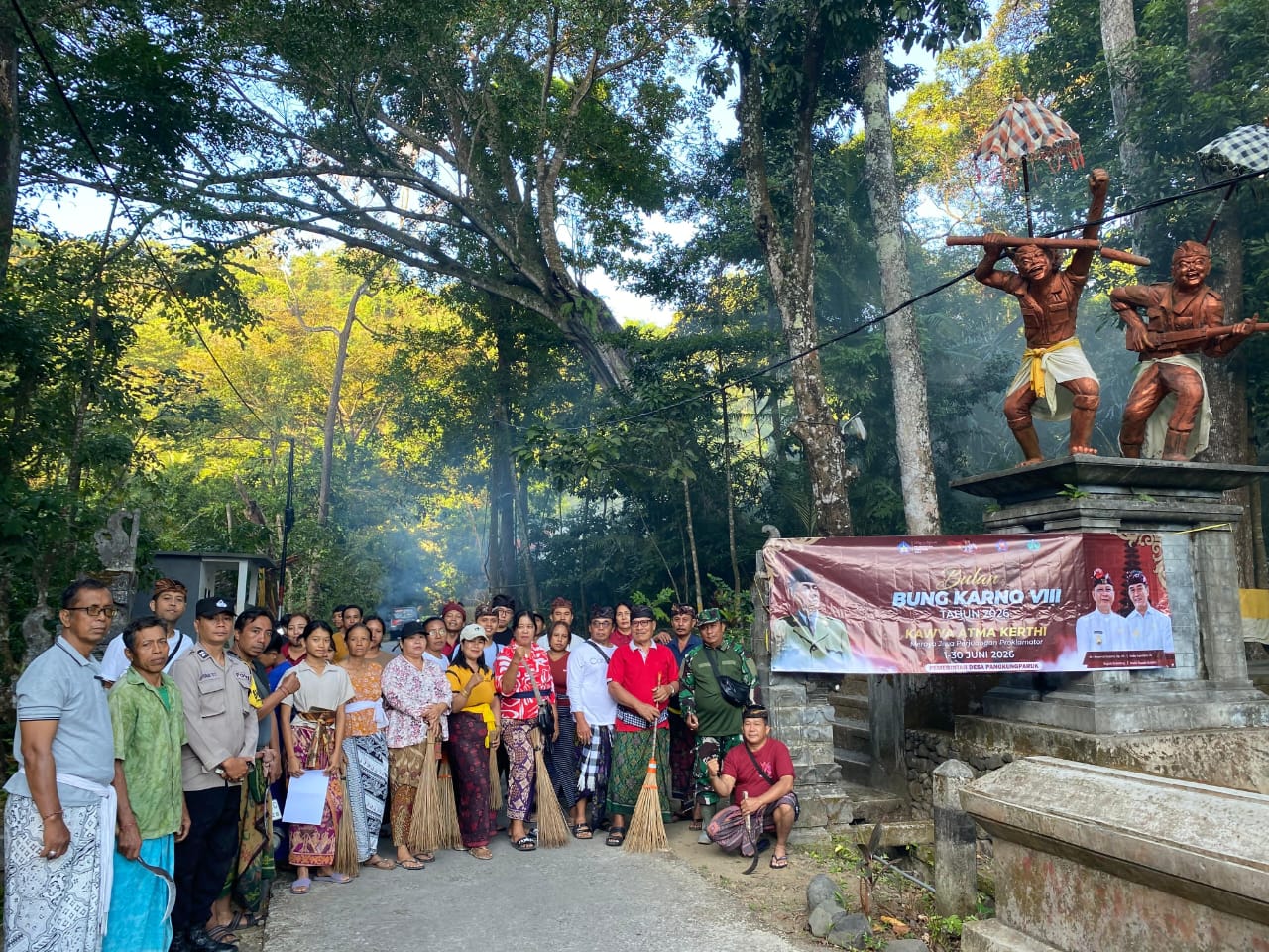 Sinergi TNI, Pemerintah Desa, dan Masyarakat Warnai Gotong Royong Bulan Bung Karno di Yeh Selem
