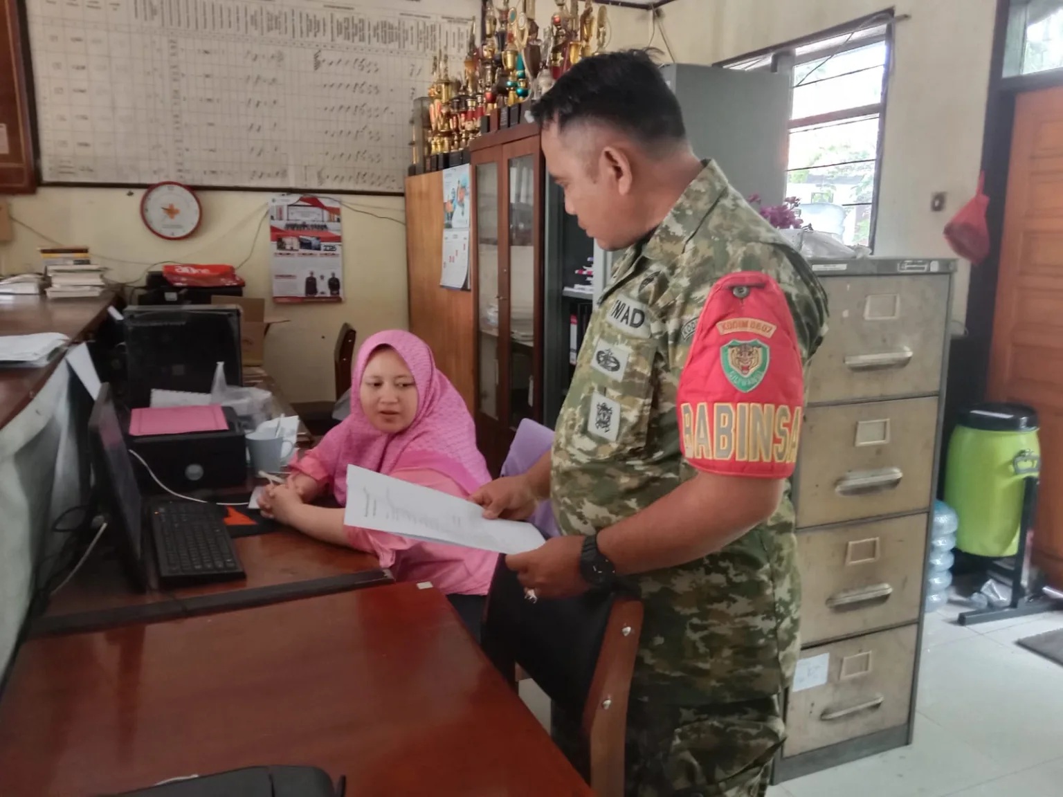 Babinsa Warudoyong Laksanakan Puldatater Bersama Aparatur Kelurahan untuk Pendataan Rutilahu