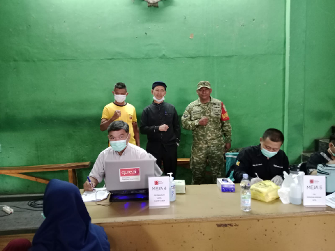 Babinsa Desa Ibun Pantau Kegiatan Cek Kesehatan Gratis dari Puskesmas