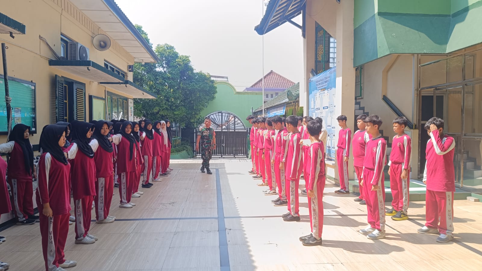 Dukung Kedisiplinan Siswa, Babinsa Berikan Pelatihan PBB