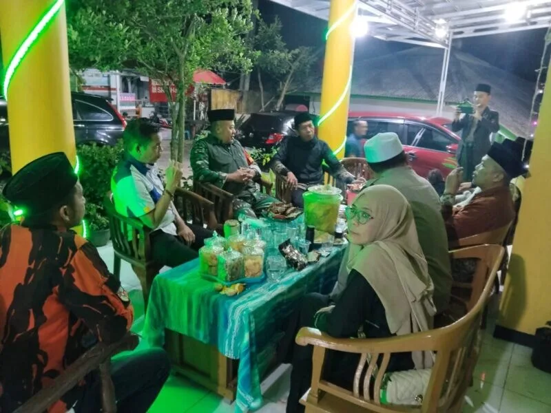 Danramil 2209/Lengkong Laksanakan Komsos Dengan Tokoh Agama Di Desa Tegallega
