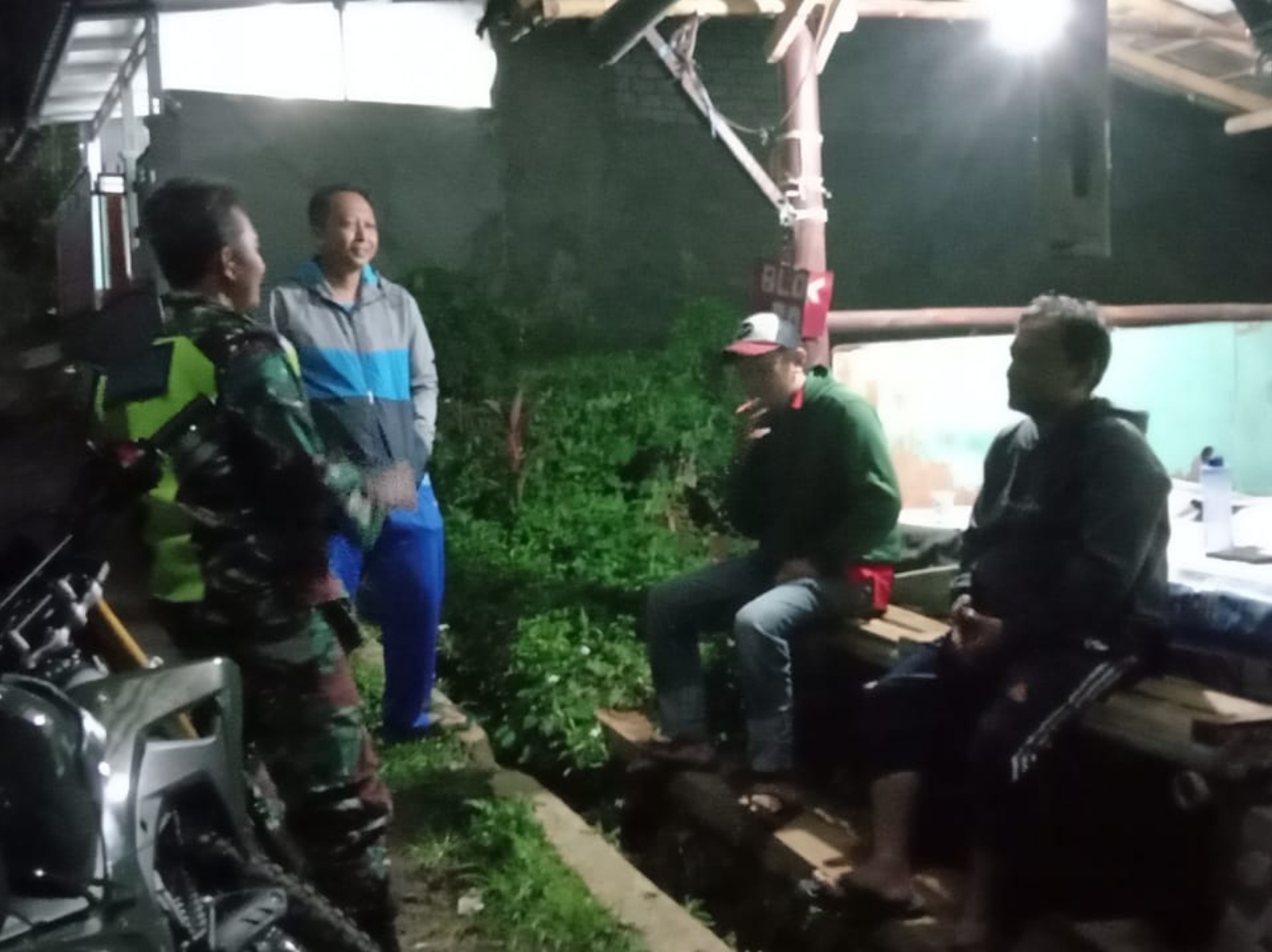 Babinsa Dayeuhluhur Intensifkan Patroli Malam dan Ajak Warga Aktifkan Ronda Lingkungan