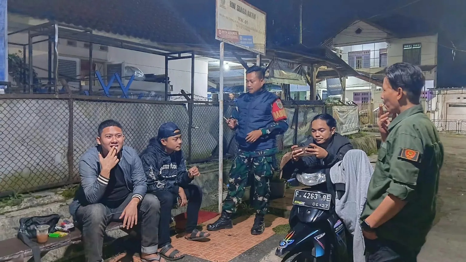 Babinsa Gunung Puyuh Intensifkan Komsos dan Patroli Malam, Ajak Warga Cegah Tawuran Remaja