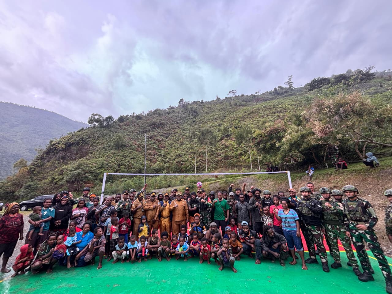 Mengukir Harapan di Tanah Papua, Satgas Yonif 743/PSY Resmikan Lapangan Voly untuk Masyarakat Di Kampung Kulirik