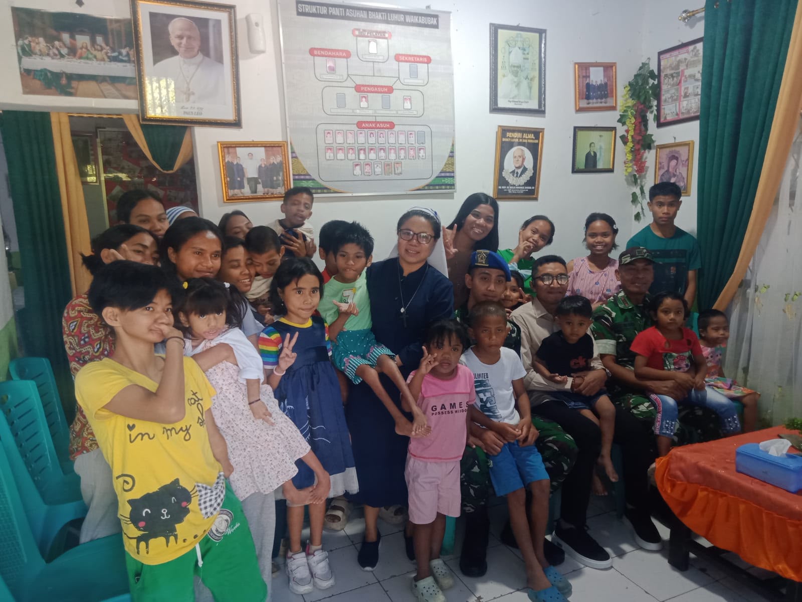 Berbagi Kebahagiaan, Kodim 1613/Sumba Barat Gelar Bakti Sosial di Panti Asuhan Bakti Luhur Putri