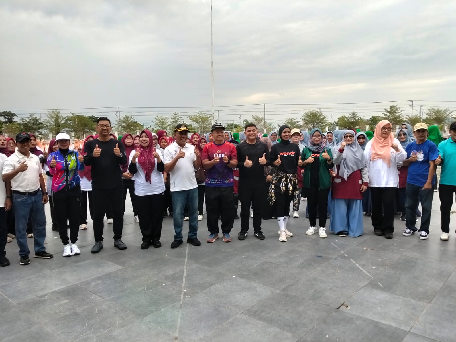 Kebersamaan TNI, Pemda dan Masyarakat Warnai Senam Bersama Hari Jadi Bima