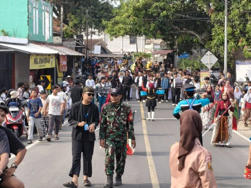 Babinsa Koramil 2201/Cisolok Jaga Kondusivitas Perayaan Hari Nelayan di Desa Cikahuripan