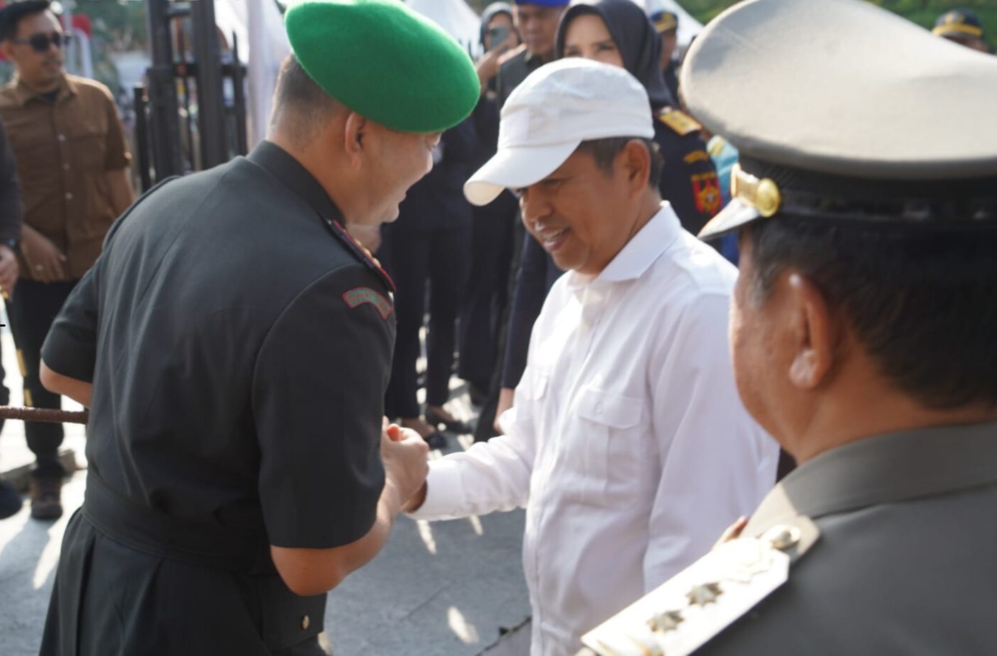 Danrem 062/Tn Menghadiri Kegiatan Apel Gabungan Satpol PP, Damkar dan Satlinmas Tingkat Provinsi Jawa Barat serta Pemusnahan Barang Kena Cukai Hasil Tembakau Ilegal