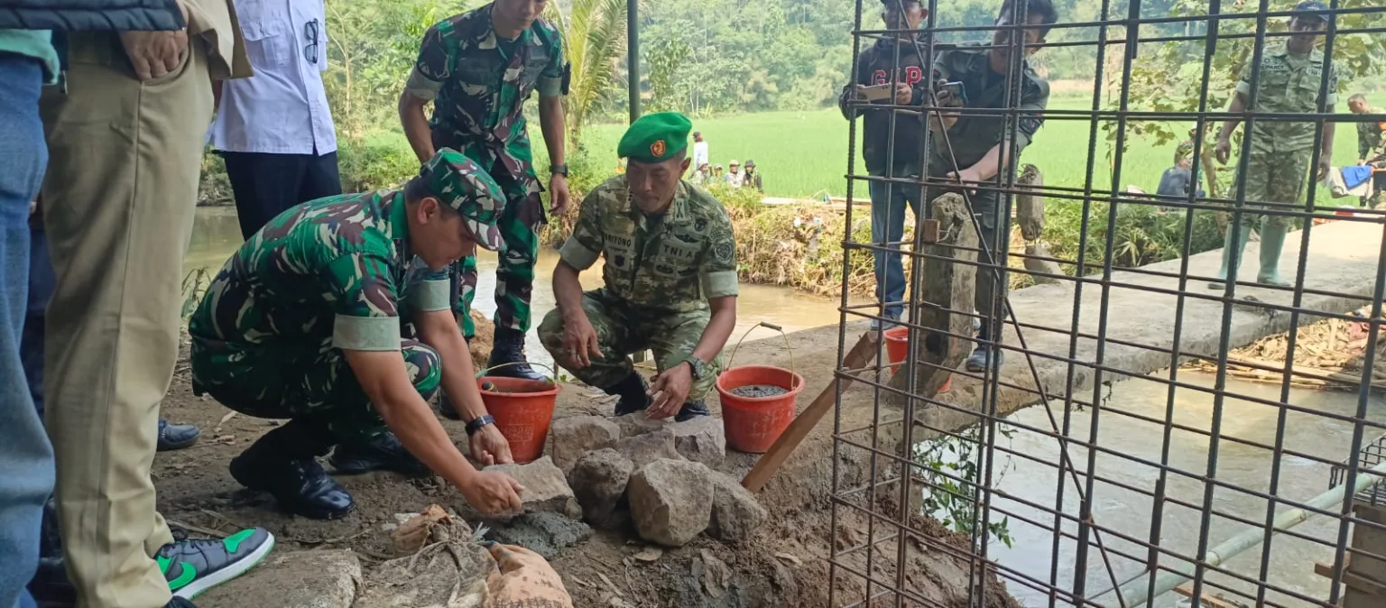Jembatan Impian Warga Mulai Dibangun, Dandim Sukabumi Pimpin Peletakan Batu Pertama