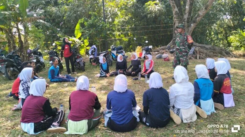 Babinsa Tamanjaya Laksanakan Seleksi Calon Pasukan Pengibar Bendera Pusaka (Paskibraka)