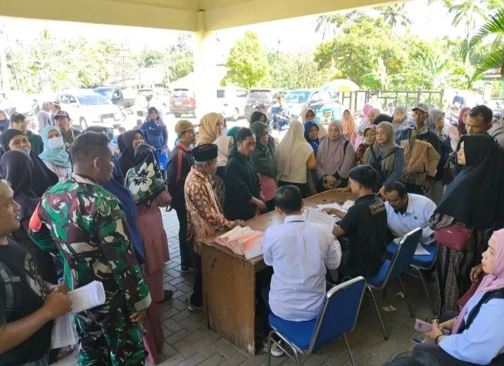 Babinsa Koramil 2215/Ciemas Monitoring Penyaluran KKS Bagi Warga Penerima Manfaat