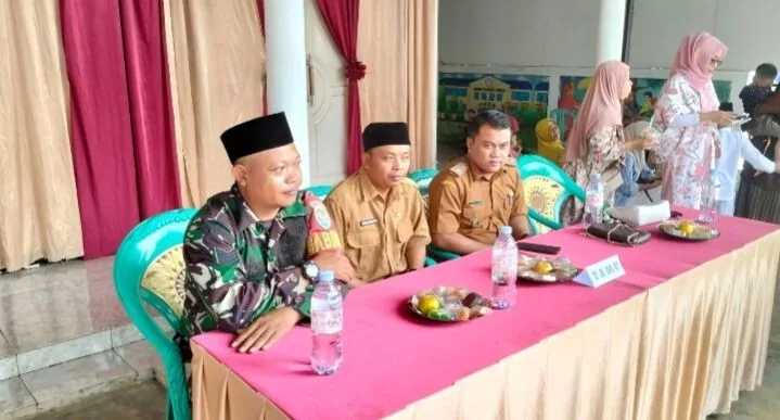 Babinsa Koramil 2210/Pabuaran Hadiri Acara Kenaikan Kelas Dan Kelulusan Siswa SDN Amlong