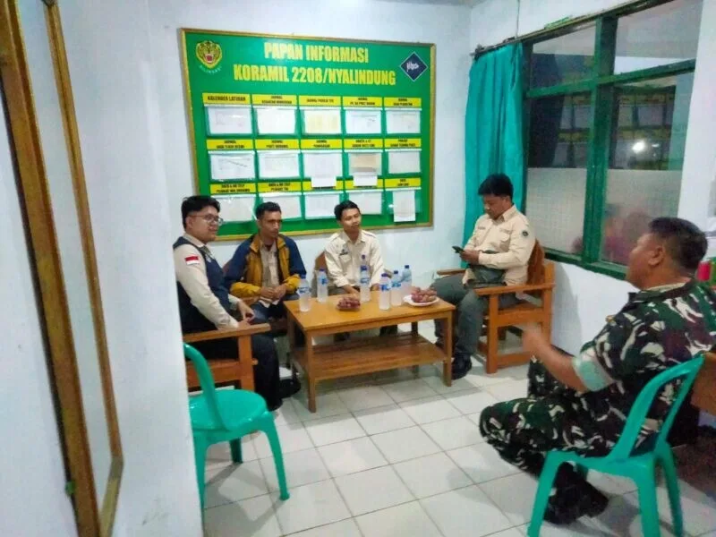 Danramil 2208/Nyalindung Laksanakan Komsos Bersama Kepala Dan Staf SPPG Dapur Rahayu
