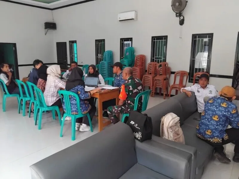 Babinsa Koramil 2208/Nyalindung Hadiri Rapat Monitoring Dan Evaluasi Bumdes Di Desa Karang Jaya