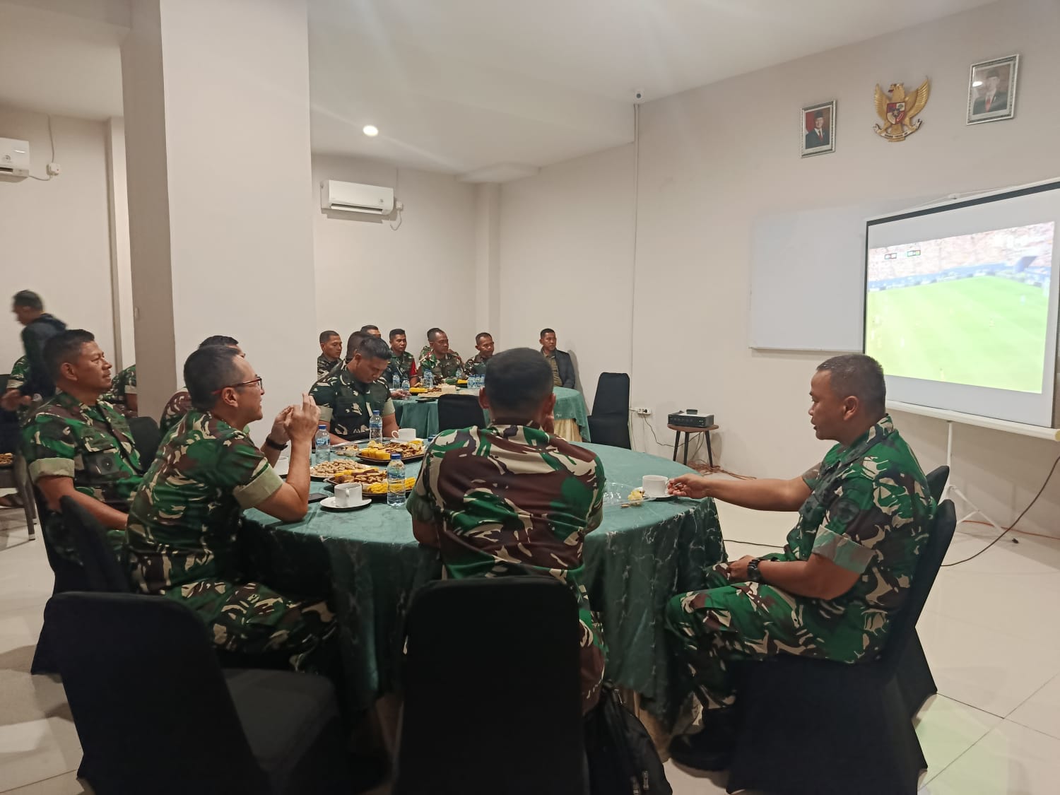 Nobar Piala Dunia 2026 Bersama Pangdam IX/Udayana, Perkuat Soliditas dan Jiwa Korsa Prajurit Kodim 1608/Bima