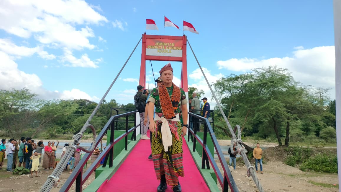 Pangdam IX/Udayana Resmikan Jembatan Perintis Garuda Merah Putih di TTU, Hadirkan Akses Baru dan Harapan bagi Masyarakat Perbatasan