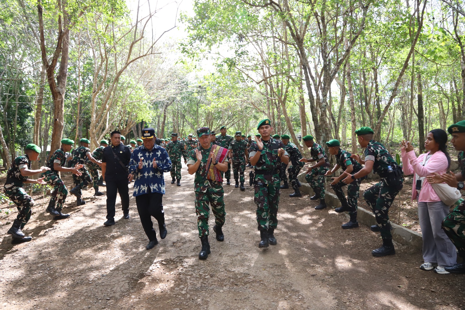 Pangdam IX/Udayana Tinjau Yon TP 929/Meo Matane Mutis dan KDKMP di TTS, Perkuat Sinergi untuk Kesejahteraan Masyarakat