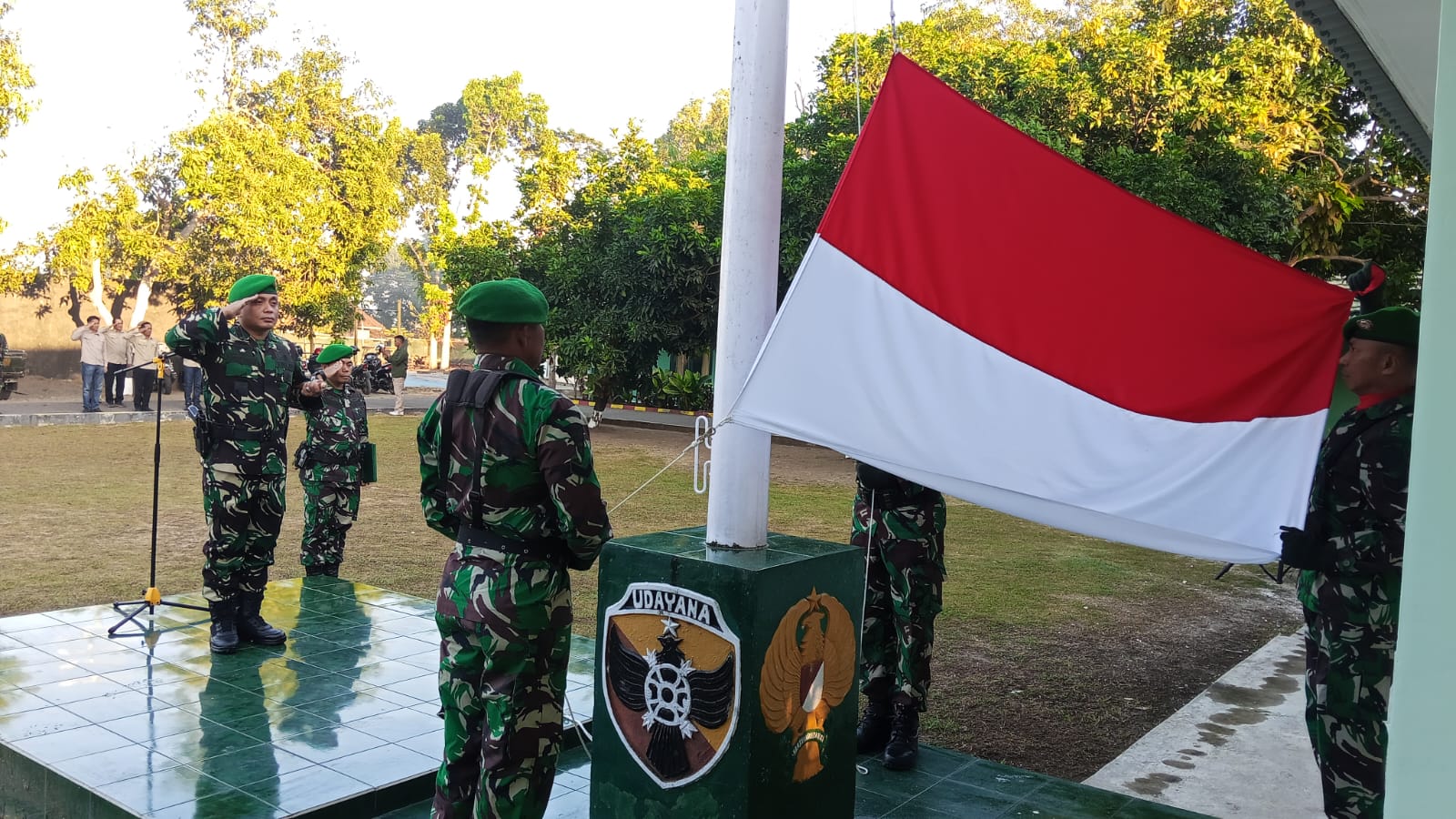 Dandim 1614/Dompu Pimpin Upacara Bendera, Bangun Semangat Juang dan Dedikasi Prajurit dalam Pengabdian