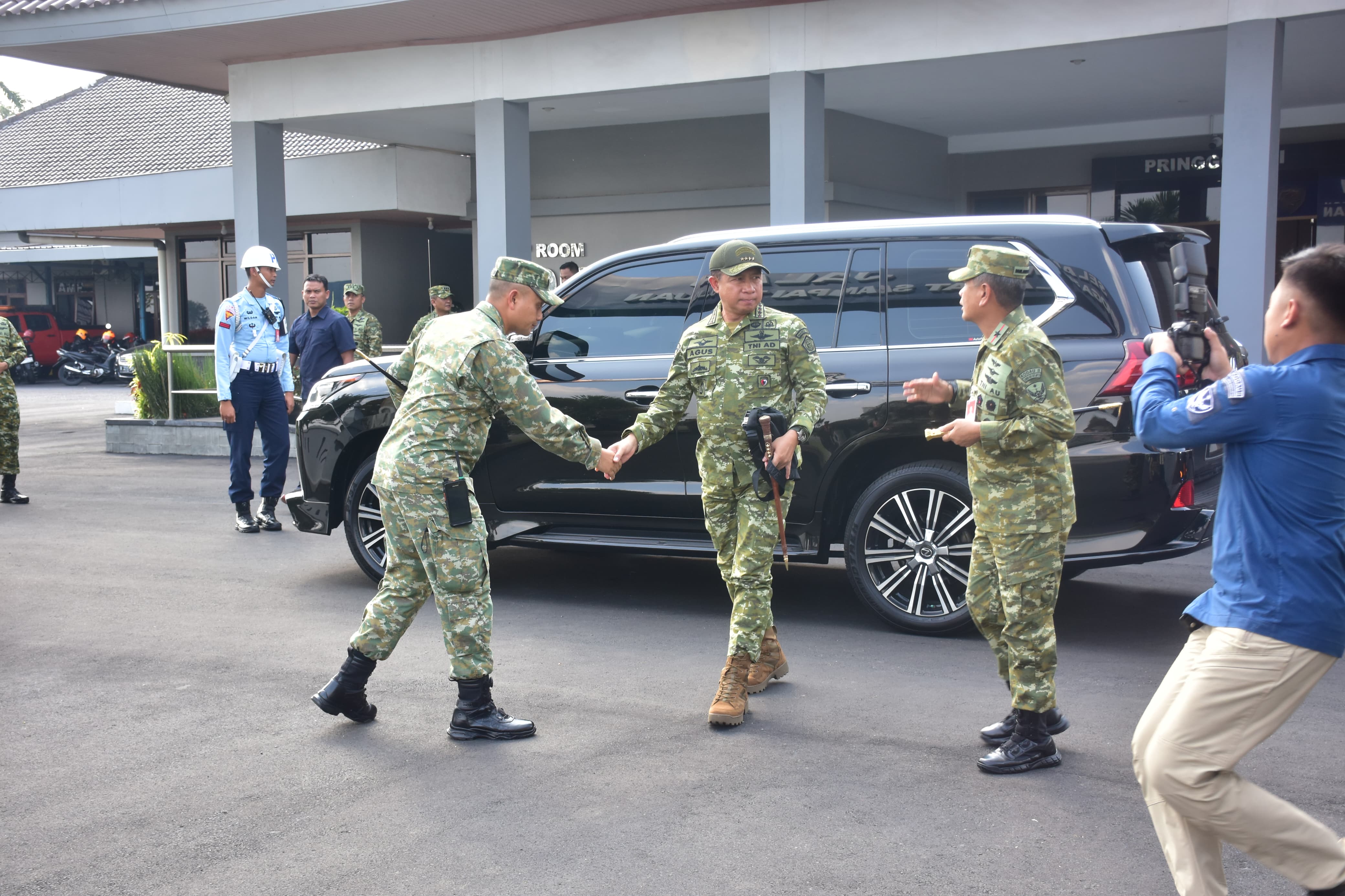 Dandim 0732/Sleman Lepas Keberangkatan Panglima TNI Dan Rombongan