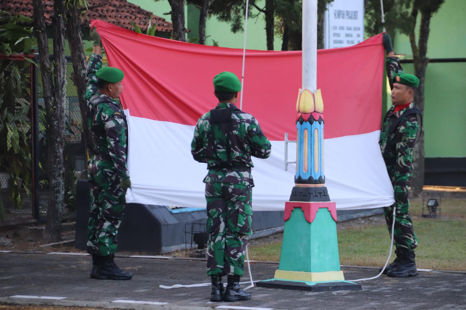 danramil Kalasan Sleman Irup Upacara Bendera