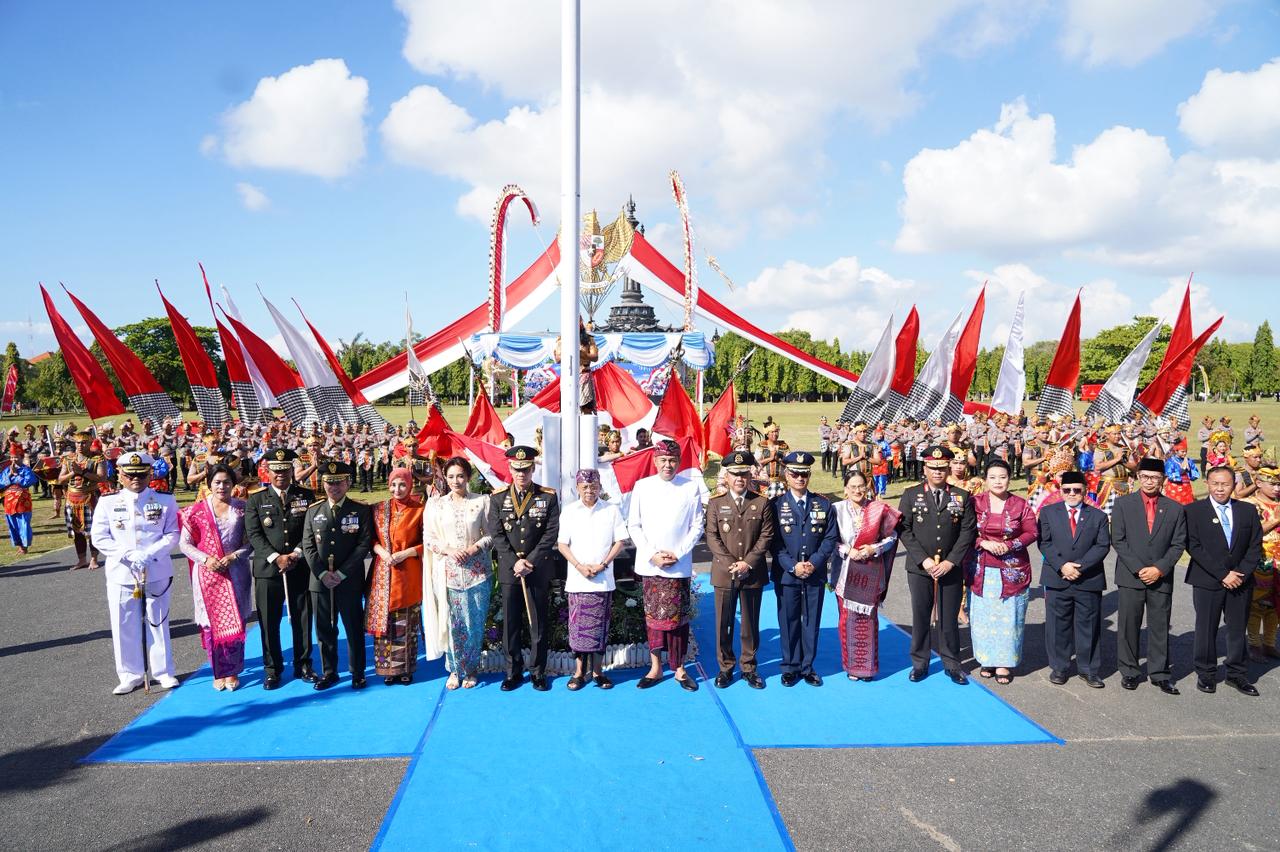 Pangdam IX/Udayana Hadiri Hari Bhayangkara ke-80, Perkokoh Sinergi TNI-Polri untuk Bali yang Aman dan Kondusif